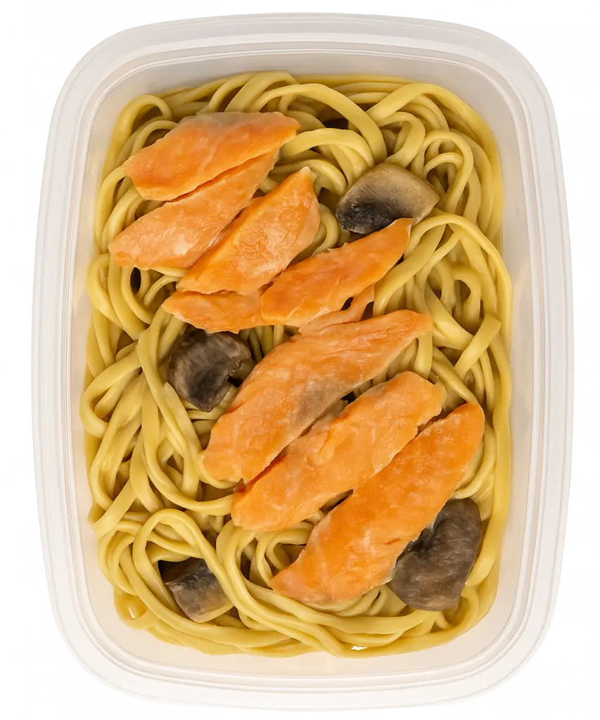 Tallarines con salmon y setas